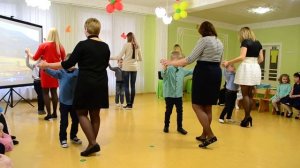 Трогательный танец мам с сыночками Утренник 8 Марта в старшей группе