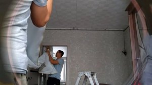 затопили соседи. какой вес выдержит натяжной потолок. как долго вода простоит в натяжной потолке.