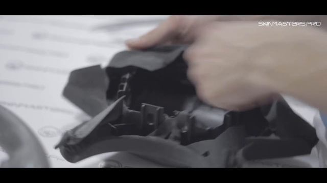 Перетяжка клаксона Mercedes алькантарой - пошив кожи для рулевого колеса