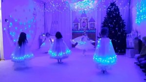 Новогодний танец "Огонечки"