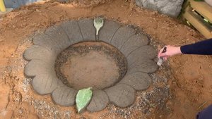 НЕОБЫЧНАЯ КЛУМБА СВОИМИ РУКАМИ ИЗ ПОКРЫШКИ И ЦЕМЕНТА