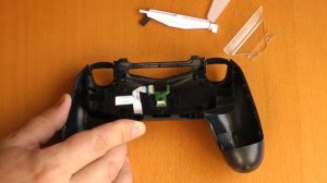 Как разобрать нижнюю часть Dualshock 4 (PS4)