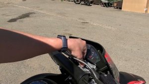 Мотоцикл эндуро FIGHTER 250 в светлом и черном исполнении.