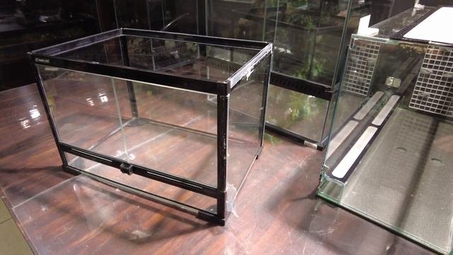 Обзоры террариумов различных производителей.