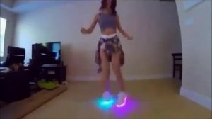 Dance in the glowing sneakers Танец в светящихся кроссовках! Купить кроссовки не дорого!