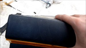снятие деревянных отделок на мерседес W124 \ как снять дерево по салону 124 мерс.