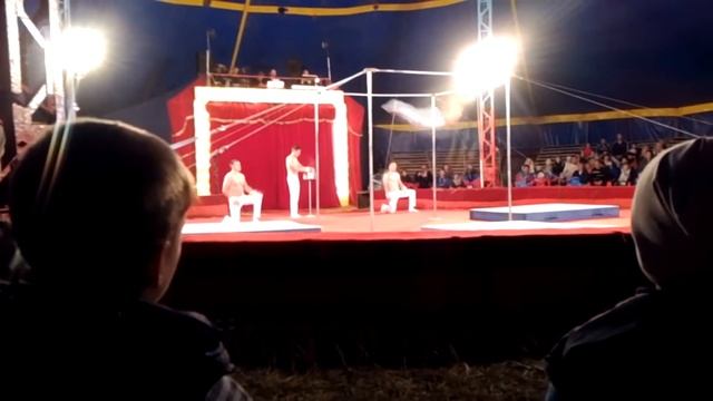 Атлеты на Турнике! Шок! Акробаты цирка Шапито Выступление атлетов смотреть онлайн