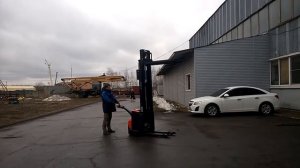Новый электроштабелер BT SWE140