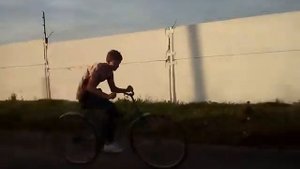 Свист резины на велосипеде