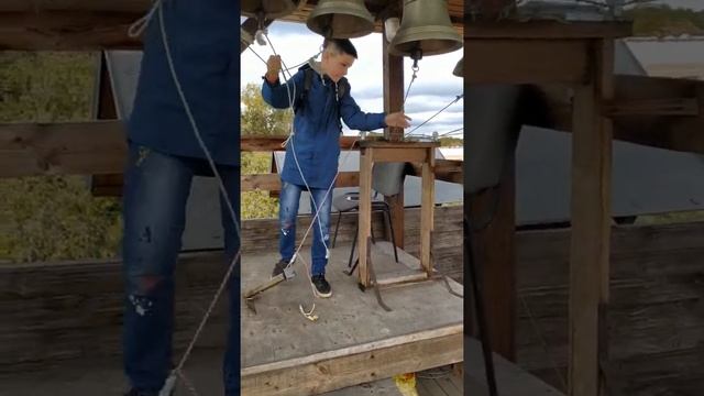 Колокольный звон ученика школы звонорей