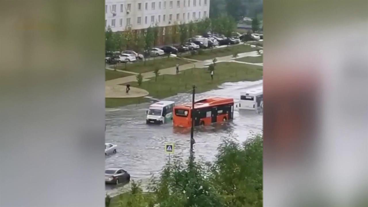 Последствия сильнейших ливней ликвидируют сразу в нескольких российских регионах