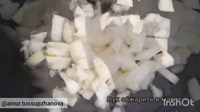 Сытный пирог с картошкой и сосиской. #пирог #сытный #выпечка #вкусноипросто