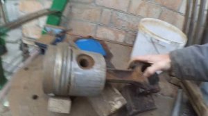 Как выбить палец с поршня!