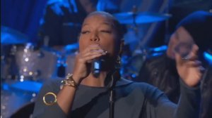Queen Latifah Performs 'Just Another Day'