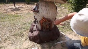 Скульптура  гриба  в  виде  домика   из  цемента  ,  оформление  дачи.