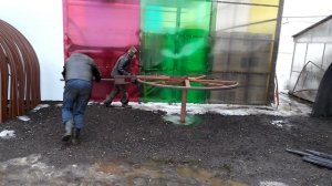 Как правильно гнуть дуги для теплиц за 15 секунд