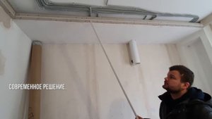 Как скрыть стык натяжного потолка?