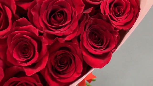 Букет из 25 красных роз смотреть онлайн