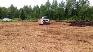 Планировка участка гусеничным минипогрузчиком