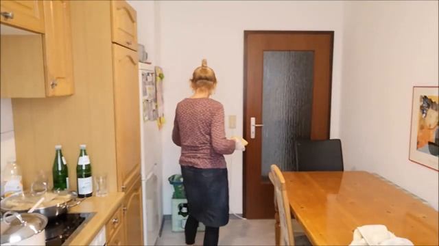 ПРОХОДИМ НА КУХНЮ БОЛТАЕМ И ВАРИМ - СЫР С ЧЕСНОКОМ И МАЙОНЕЗОМ - МАРИНУЮ КУРИЦУ КУХАРОЧКА НАГОТОВИЛ смотреть онлайн