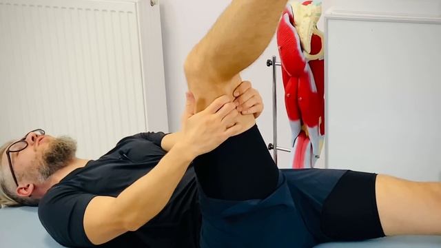 BÓL Z TYŁU KOLANA - mobilizacja tkanek taśmy tylnej pod kolanem - dr n. med. Marcin Wytrążek смотреть онлайн