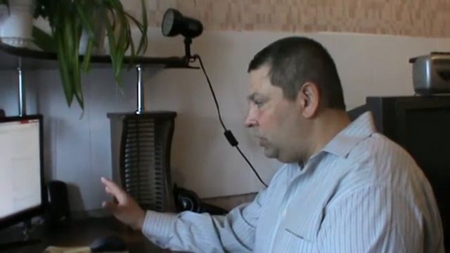 Ромул  Елисеев читает свой перевод стихотворения узбекского поэта Вафо Файзуллаха 541