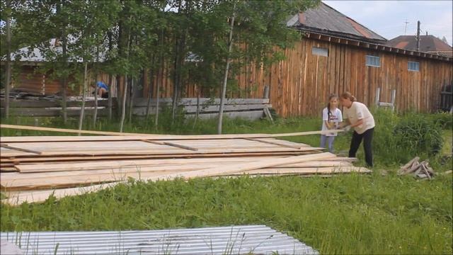 Перекладываем доски/Обрабатываю деревья хорусом и капусту валерьянкой//Наталья Харитонова смотреть онлайн