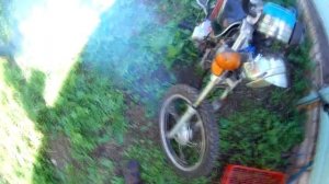 Мопед Альфа завелся сизый дым на весь двор...