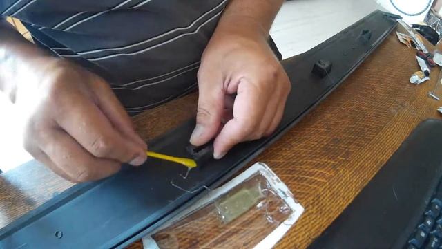 Ремонт крепления пластмассовой накладки (молдинг) двери автомобиля VW Passat B3 смотреть онлайн