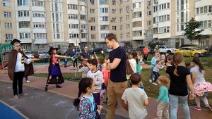 Волшебными опытами порадовали юных жителей «ВК Комфорт» и «Росгосстрах»