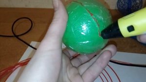 Новогодние шарики сделанные с помощью 3д ручки.