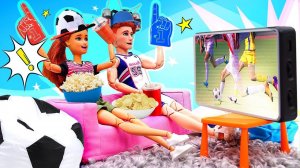 Футбольный спор — Куклы Барби в видео для девочек — Весёлые видео игры в куклы