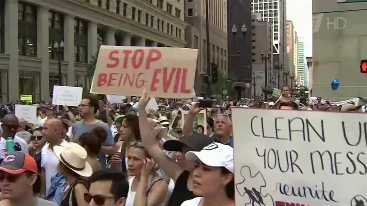 В США проходят массовые акции протеста против миграционной политики Дональда Трампа