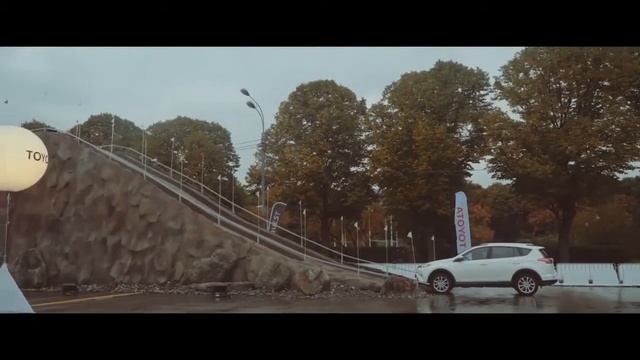 Toyota RAV4 системы помощи при езде по бездорожью смотреть онлайн