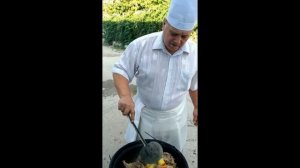 Нутрия в казане на огне