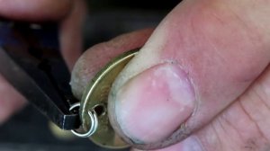 БЛЕСНА ИЗ МОНЕТ ! самодельная блесна на щуку своими руками