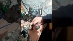 Mitsubishi Galant 7 плавают обороты холостого хода, разборка регулятора холостого хода.