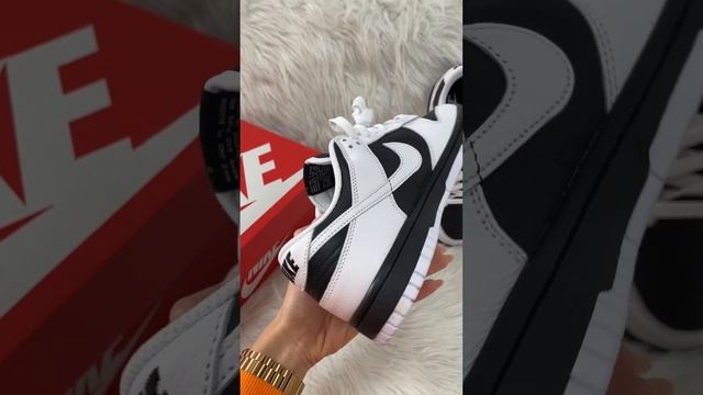 Обзор кроссовок Nike Dunk Low 'Reverse Panda'