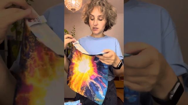 Лайфхак: как носить платок с футболкой