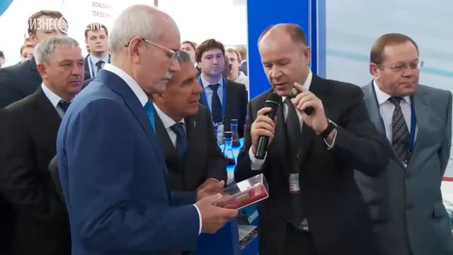 Минниханов и Хамитов посетили выставку “Нефть Газ Нефтехимия“ в Казани смотреть онлайн