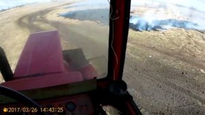 чуть не утонул на тракторе месим грязь