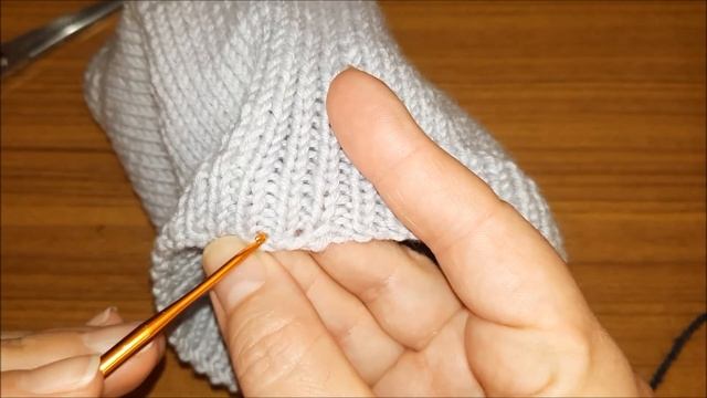 Мужской свитер спицами. Часть 3. Кетлевка,  декоративные полосы крючком, закрытие петель  2 способа