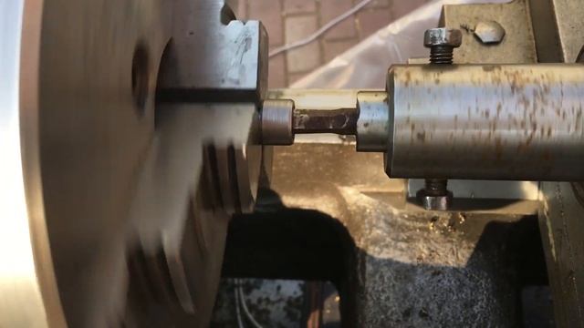 Прошивка внутреннего шестигранника на токарном станке. смотреть онлайн