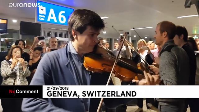 Un concert improvisé de Vivaldi à l'aéroport de Genève смотреть онлайн
