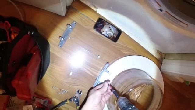 Замена hinge на двери в стиральной машине за $265. По шагам. Замена петли в стиральной машине смотреть онлайн
