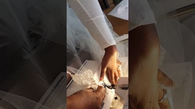 How To Sew On Lace Appliques With Invisible Thread смотреть онлайн