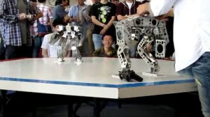 Силовик против Простого бойца. Битва роботов в Японии