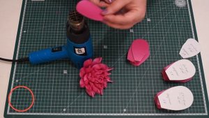 Простой георгин из обрезков изолона. МК. DIY.