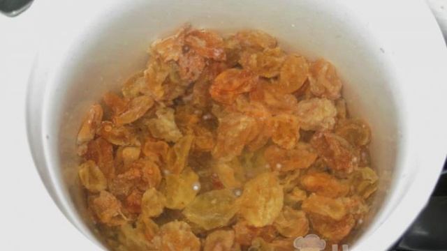 Оладьи на кислом молоке с белым изюмом