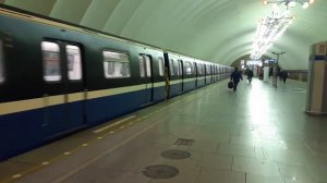 Метро Санкт-Петербурга. Юбилейный отправляется со станции Озерки